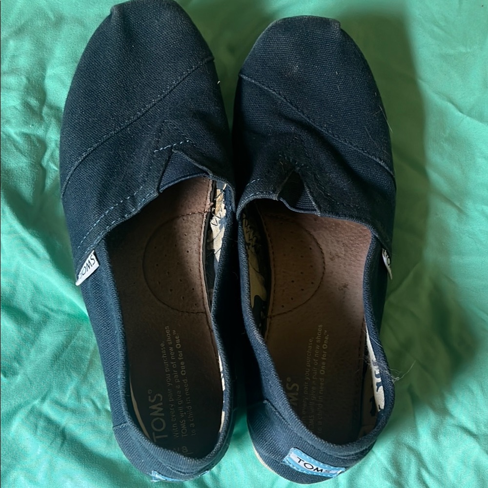 TOMS. Navy blue loafers size 8